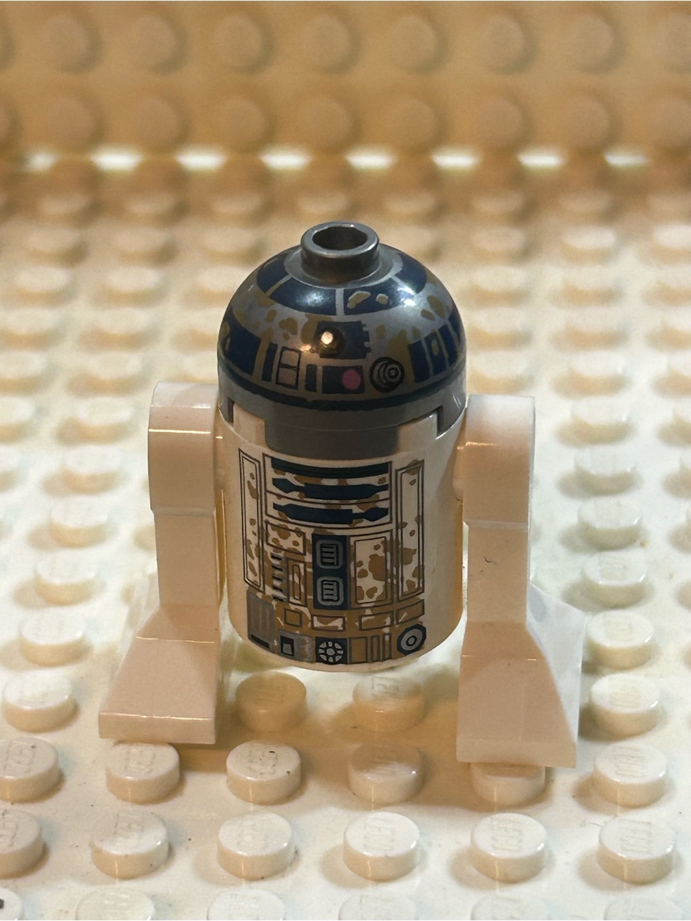 LEGO R2-D2 Astromech Droid minifigure from Star Wars with dirt stains